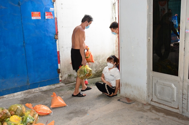 Chùa Hoằng Pháp: Tiếp tục hỗ trợ người dân khó khăn trong đại dịch Covid (đợt 8)